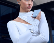 2025_MOTOROLA_RAZR_SWAROVSKI_PHOTOS_LIFESTYLE_03-