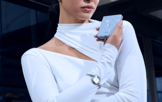 2025_MOTOROLA_RAZR_SWAROVSKI_PHOTOS_LIFESTYLE_03-